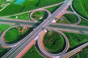 高速公路上如何安全行駛？看完這些指南讓你心不慌