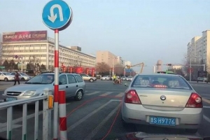 車主請注意！路口不要這樣轉(zhuǎn)彎，一旦被發(fā)現(xiàn)，扣8分罰500元