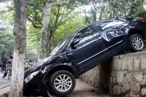 汽車剎車失靈前的4個征兆，記住了關(guān)鍵時候能保命！